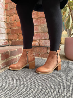 Charity Boots - Latte