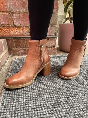 Charity Boots - Latte