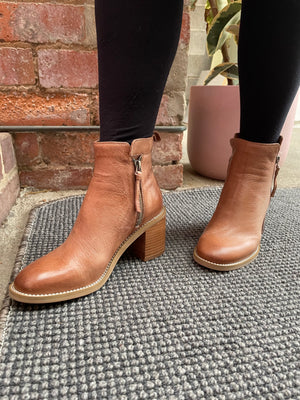 Charity Boots - Latte