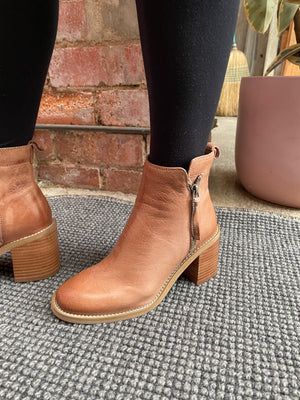 Charity Boots - Latte