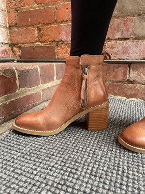 Charity Boots - Latte