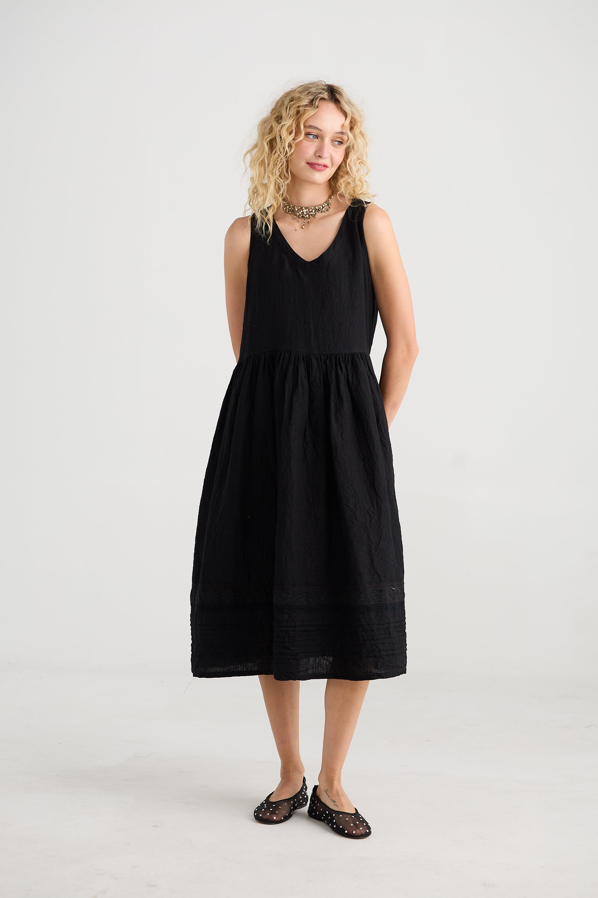 Cassandra Linen and Lace dress - Licorice