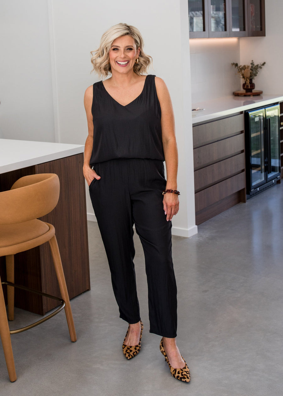 Norah Lustre Technical Tapered Pant - Black
